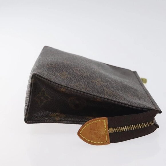 LOUIS VUITTON Monogram Poche Toilette 19 Pouch - Picture 3 of 16